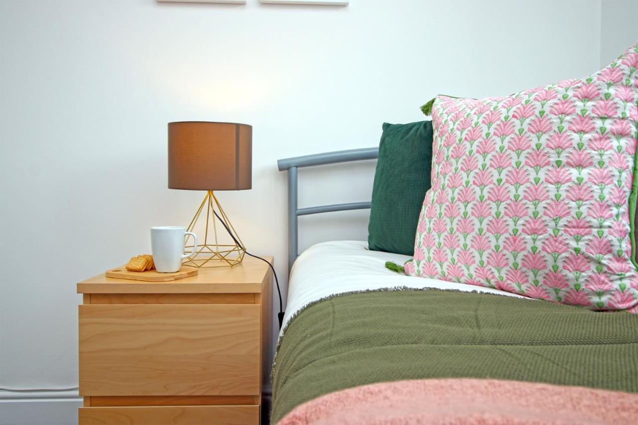 ניופורט Dock House - 5 Bedroom House - Sleeps 7 מראה חיצוני תמונה